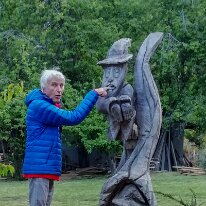 IMG_20191120_200050_1 20/11/2019 - Mais il mordrait ce vorace-là ! The Swiss Colonia is like a theme park with lots of gnomes and totems - I mean what did Gilles expect? Put your...